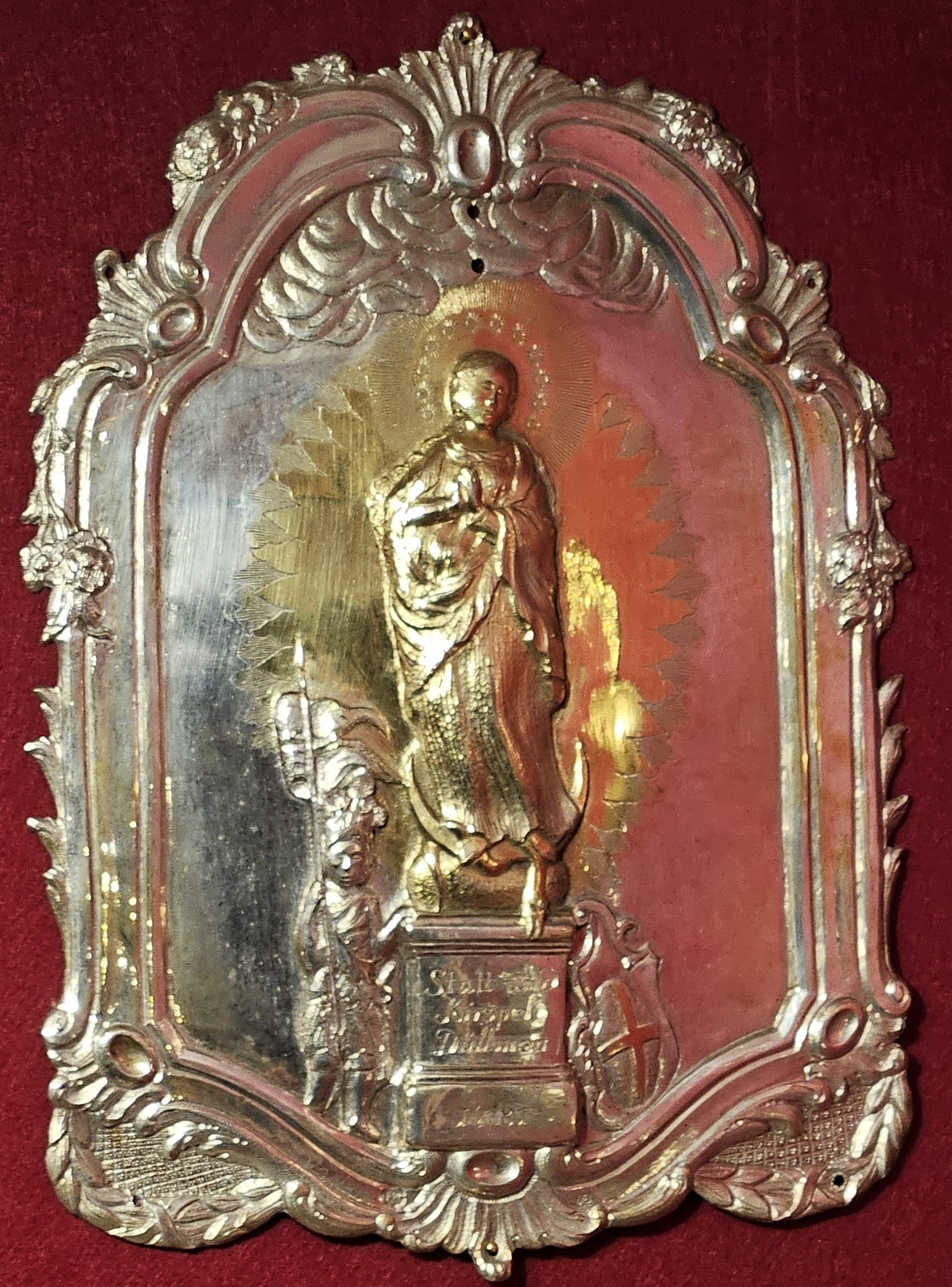 Metalplakette zu Erinnerung an die 100. Dülmener Wallfahrt